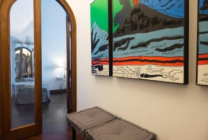 Vesuvius Suite - Elegante Appartamento In Centro Νάπολη Εξωτερικό φωτογραφία